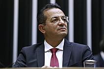 Adailton Sousa: “O senador tem poder pra mudar qualidade de vida do seu Estado. Basta querer”