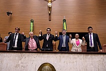 Com Alese repleta de gente, 24 deputados estaduais tomam posse e elegem Jeferson Andrade como presidente 