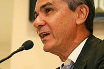 O ovo da serpente e a mãe do filósofo Sócrates