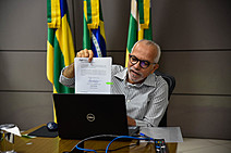 Presidente da FNP, Edvaldo assina Termo de Cooperação para auxílio a Petrópolis