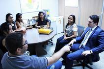 Por seus empregos, funcionários da FHS pedem apoio a Gustinho Ribeiro 