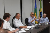 A ministro, Edvaldo defende ação conjunta contra vazamento de óleo 