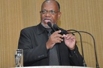 Nivaldo Sepuma entrega lista de 251 suspeitos de fantasmas na Saúde de Aracaju 