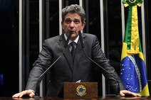 Sobre a estrela opaca em que Rogério Carvalho se tornou na constelação do Senado