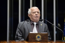 \"Governos devem intensificar alertas sobre afogamentos”, diz senador Elber