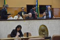 Deputados aprovam Lei Orçamentária 2019 em 1ª discussão