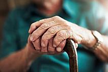 Caminhos sombrios do envelhecimento e do cuidado