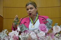 Deputadas recebem Medalha Quintina Diniz
