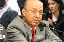 Tuitadas de Valadares às vezes pecam ao derrapar no xaropismo da fala cifrada