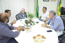 Luciano Bispo recebe representantes do CRO-SE