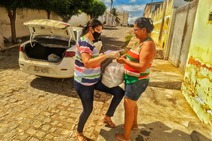 Prefeitura de Canindé de São Francisco faz distribuição de cestas básicas