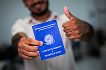 Sergipe tem mais trabalhadores com carteira assinada do que beneficiários do Bolsa Família