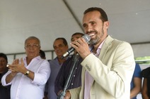 Cumbe reduz em 50% ISS e quer trazer empresas para o município 