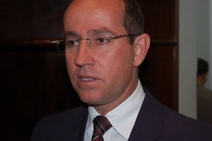 Vereador Nitinho vê na sucessão estadual um quadro onde “não dá pra ninguém cantar de galo”