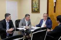 Governador discute projetos com grupo que administrará aeroporto 