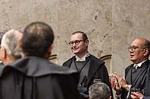 Votos do ministro Cristiano Zanin desagradam base governista