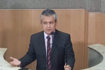 “Edvaldo terceirizou sua gestão para André Moura”, diz Elber