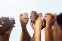 Sudão torna crime mutilação feminina