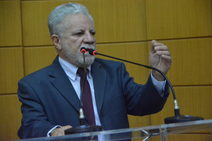 Gualberto critica aprovação da Medida Provisória 871 no Senado