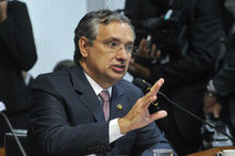 Vídeo: Amorim assegura que Valmir não rompe com Maria 