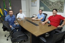 Edvaldo recebe visita do coordenador da bancada federal de SE