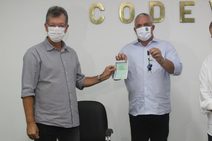 Codevasf doa caminhão basculante a Nossa Senhora do Socorro