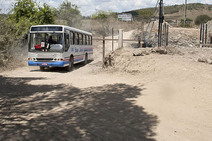 Nova ponte construída garante segurança de condutores e pedestres em Simão Dias