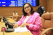 Deputada Carminha Paiva propõe implantação de casa de apoio para pessoas com TEA na capital 