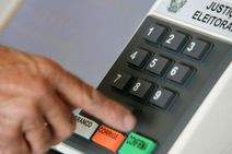 Políticos tentam construir imagem e comunicar melhor