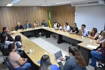 Luciano Pimentel se reúne com pais e mães de autistas