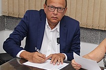 Antônio Porfírio, do Corecon, lamenta que economistas não tenham piso salarial, e tenta mudar isso