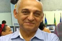 Um revólver ou um martelo?