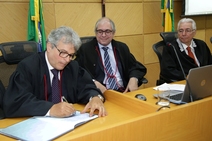 Luis Alberto Meneses toma posse como procurador-geral do MP de Contas