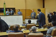 Deputados discutem criação de emendas impositivas