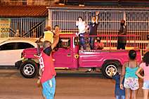 Danielle Garcia faz carreata no Santo Antônio e na Palestina