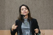 \"Prefeito desrespeita defensoria pública e nega aos sem teto direito à assistência\", diz Emília