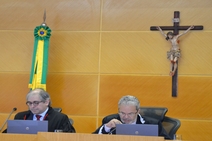 TCE libera prefeitos a pagar cachês antecipados