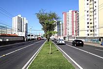 Faixas exclusivas de ônibus das novas avenidas de Aracaju esperam abrigos