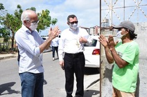 Com o governador e o arcebispo de Aracaju, Edvaldo visita Mangabeiras