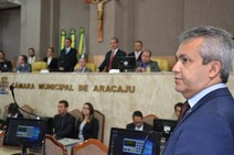 “Prefeitura deveria tapar os buracos invés de mentir”, disse Elber