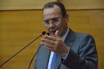 Zezinho Sobral defende propostas que estimulem geração de emprego