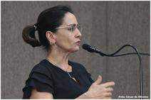 Emília destaca a importância de democratizar participação da mulher 