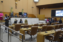 Deputados aprovam antecipação de royalties para pagar previdência