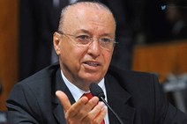 Ex-senador Valadares admite-se fora de disputas eleitorais este ano