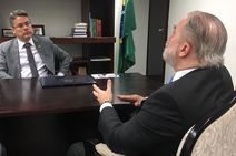 Discurso de independência de Aras é contraditório, diz senador