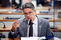 Senador Alessandro vota pela garantia do piso salarial dos Agentes de Saúde