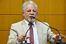 Gualberto: “Só conseguem dizer que não existe racismo no Brasil Bolsonaro e seu vice Mourão”