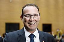 Zezinho Sobral defende ampliação de benefício do programa Mão Amiga