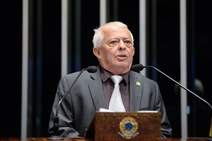 Vídeo: Elber Batalha presta homenagem ao Lions Clube