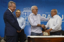 Prefeitura firma parceria com universidades corporativas